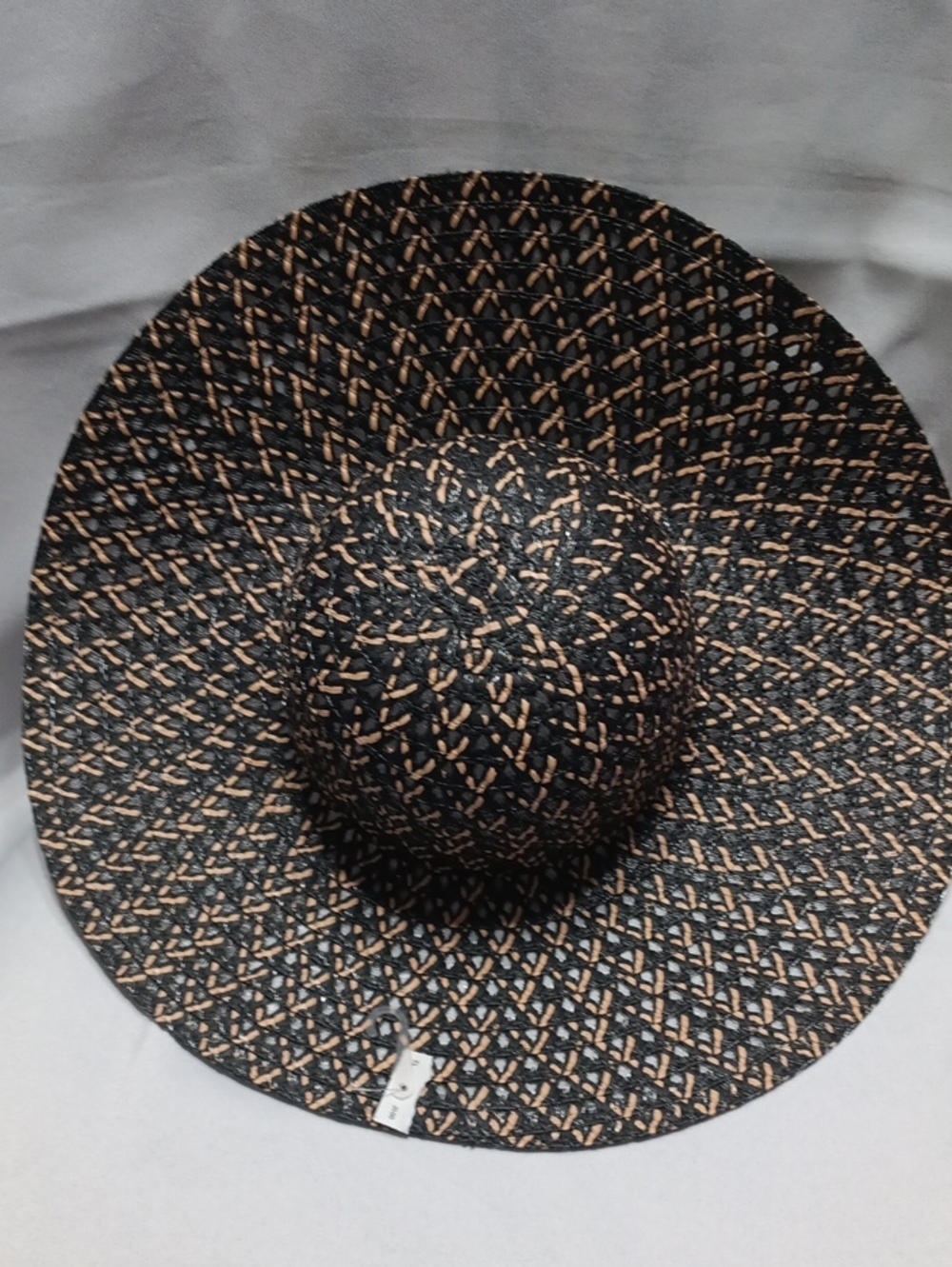 Woven Wide-Brim Sun Hat in Black and Tan - Women's Accessory